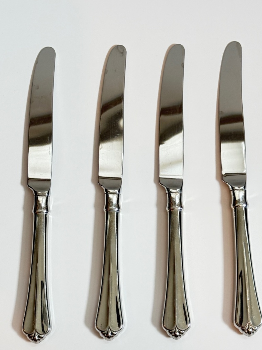 Oneida Juilliard Dinner Knife set of 4